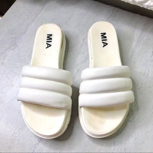 MIA | Shoes | 32 Mia White Slide On Sandals | Poshmark